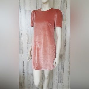 Pink velvet dress❣